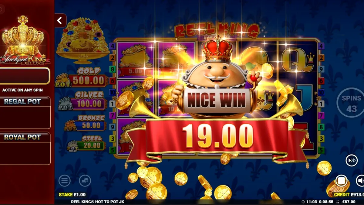 Reel King: Hot to Pot slot machine interface with royal crown and fruit symbols